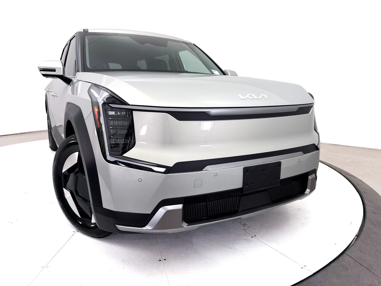 Certified 2024 Kia EV9 Light Long Range RWD image 6