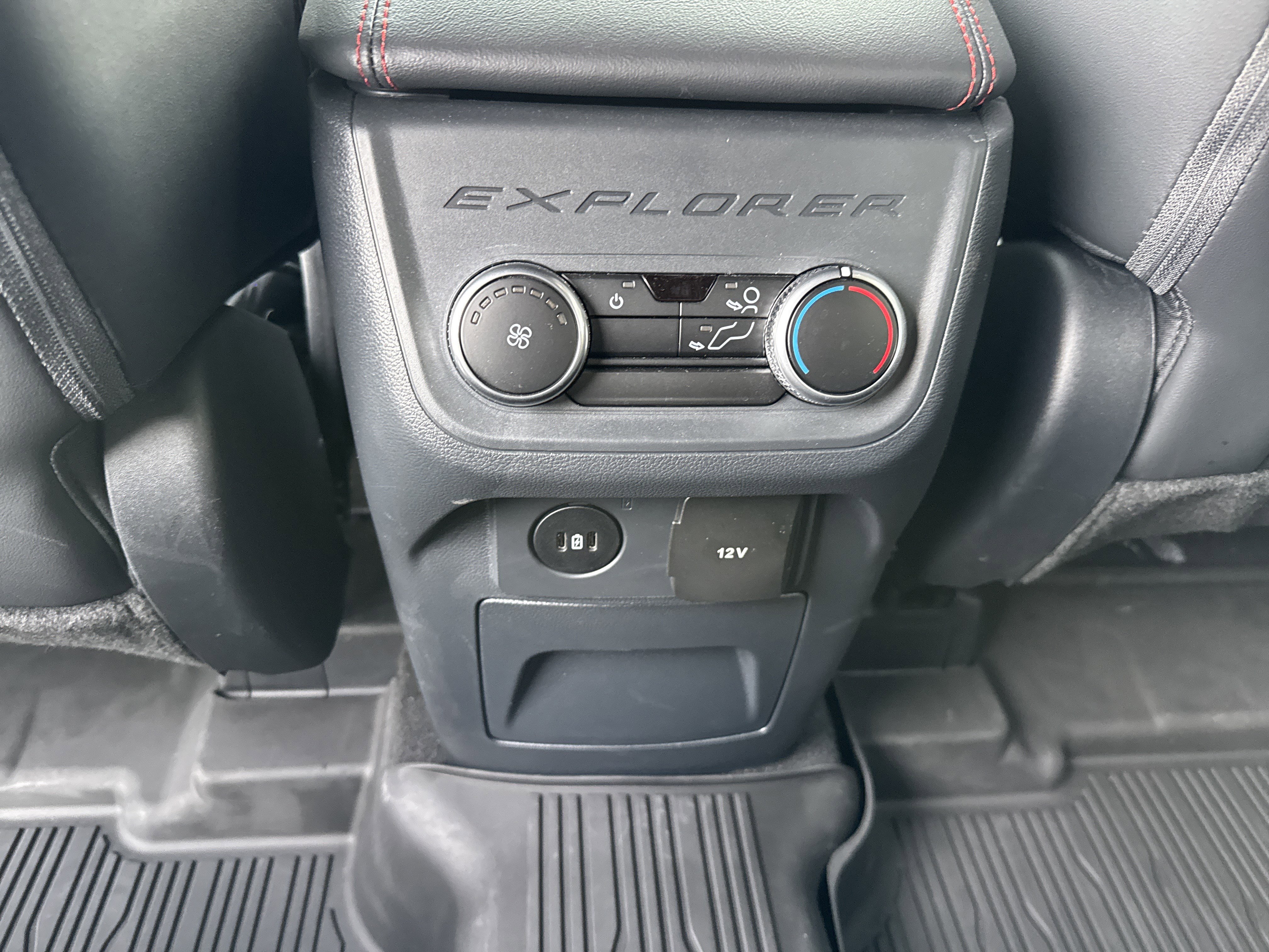 Used 2025 Ford Explorer ST-Line w/ ST-Line Street Pack image 25