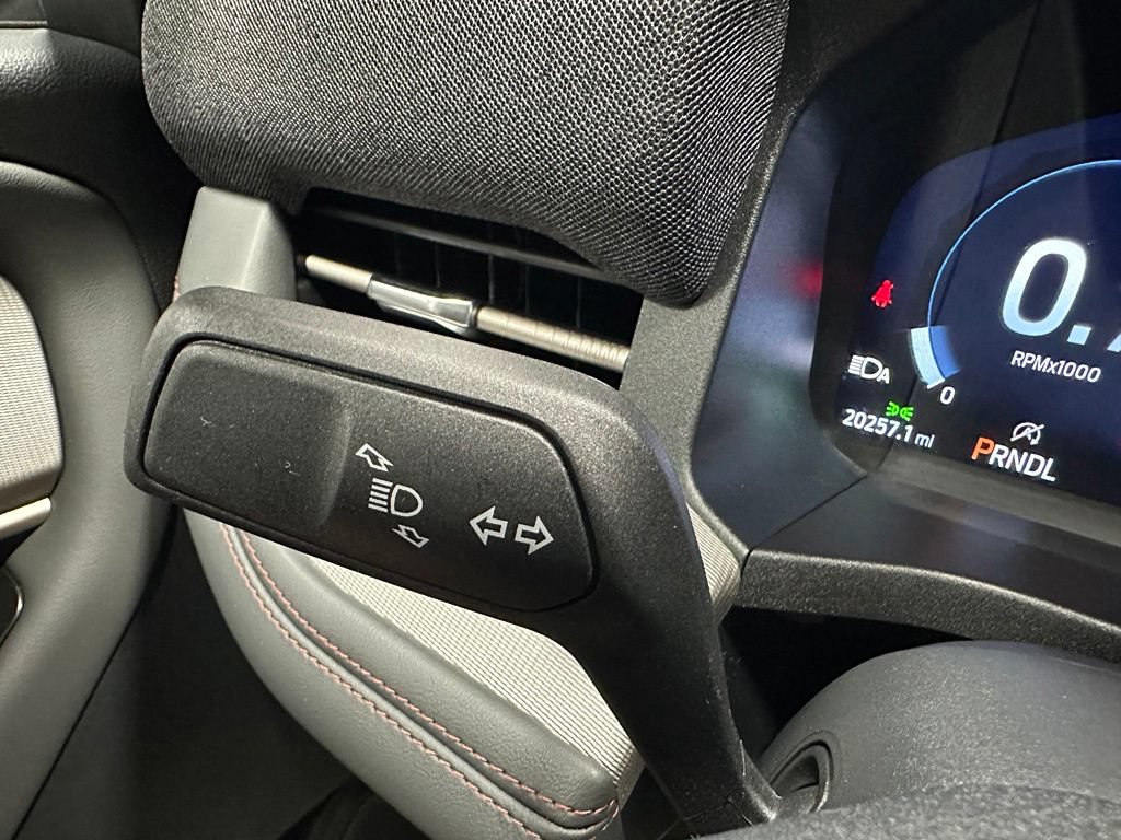 Used 2025 Ford Explorer Active AWD/4WD image 21