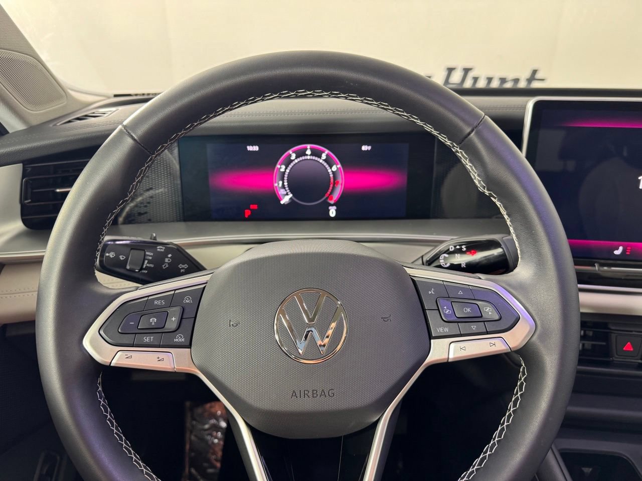 Used 2025 Volkswagen Tiguan SE w/ Panoramic Sunroof Package AWD/4WD image 16