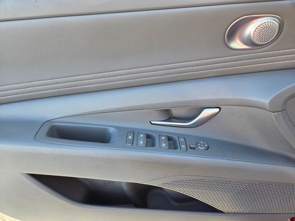 Used 2025 Hyundai Elantra SEL FWD image 23