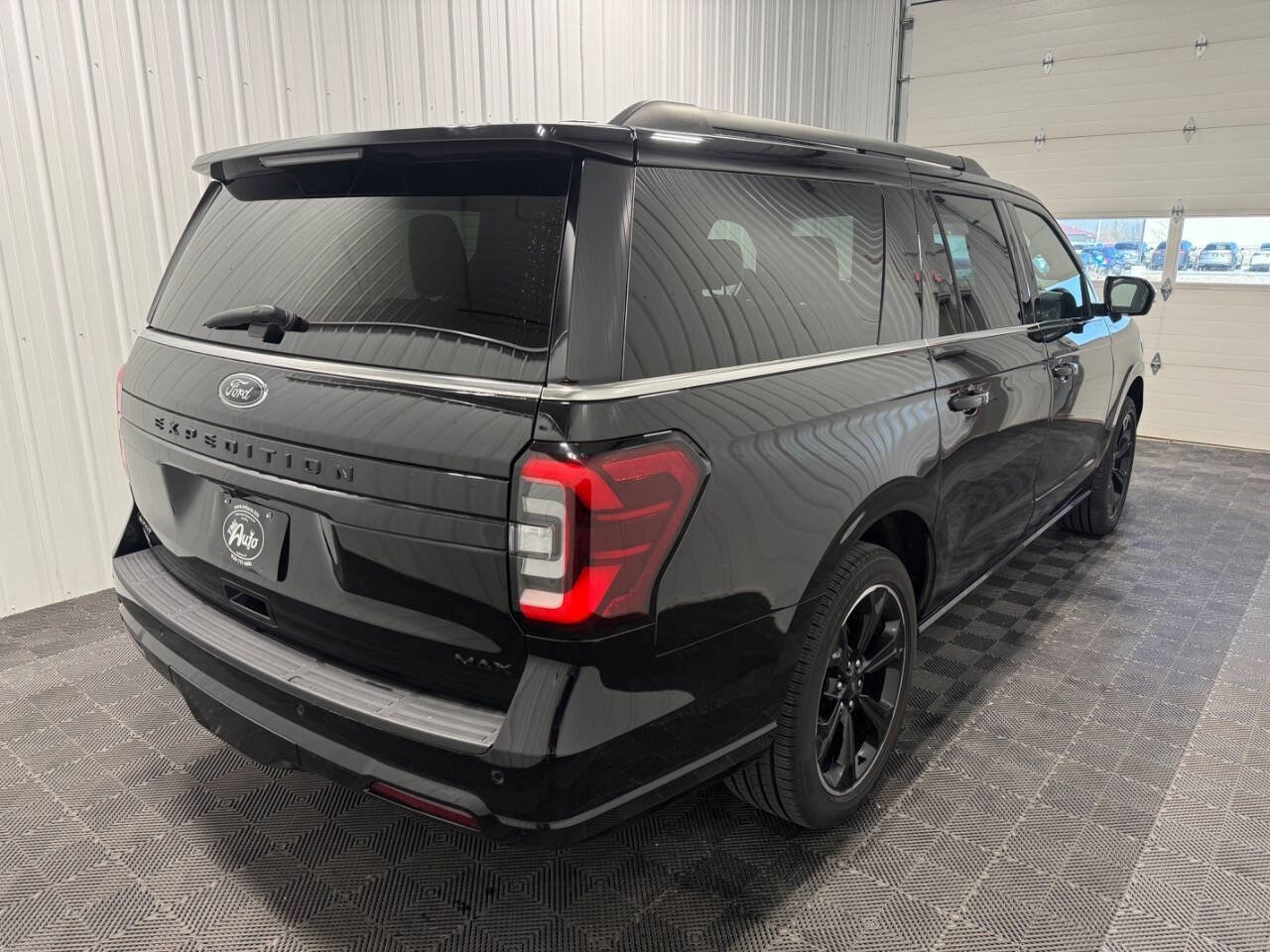 Used 2022 Ford Expedition Max Limited AWD/4WD image 3