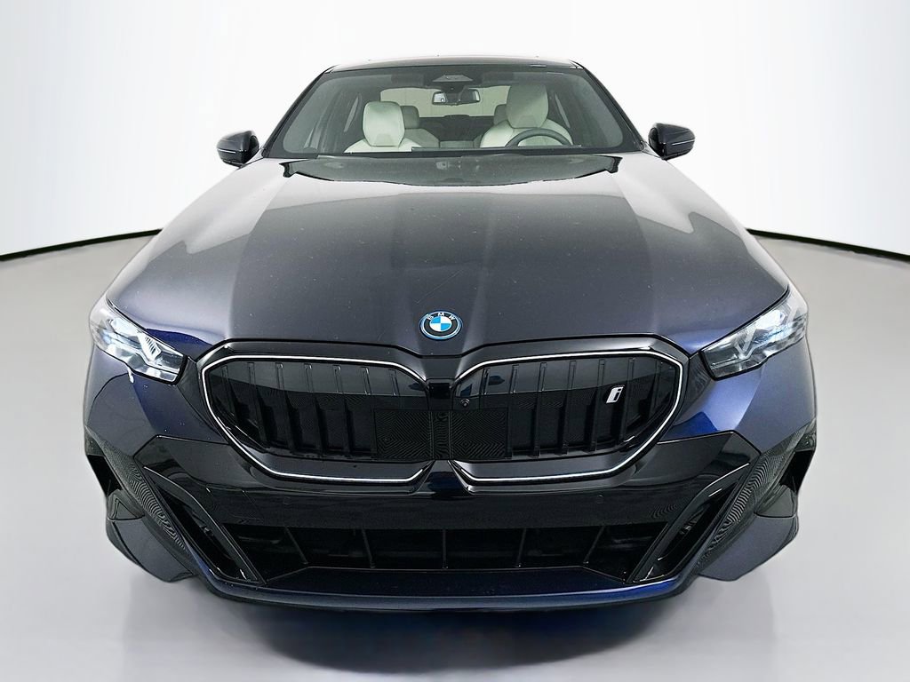 New 2026 BMW i5 eDrive40 w/ M Sport Package image 2