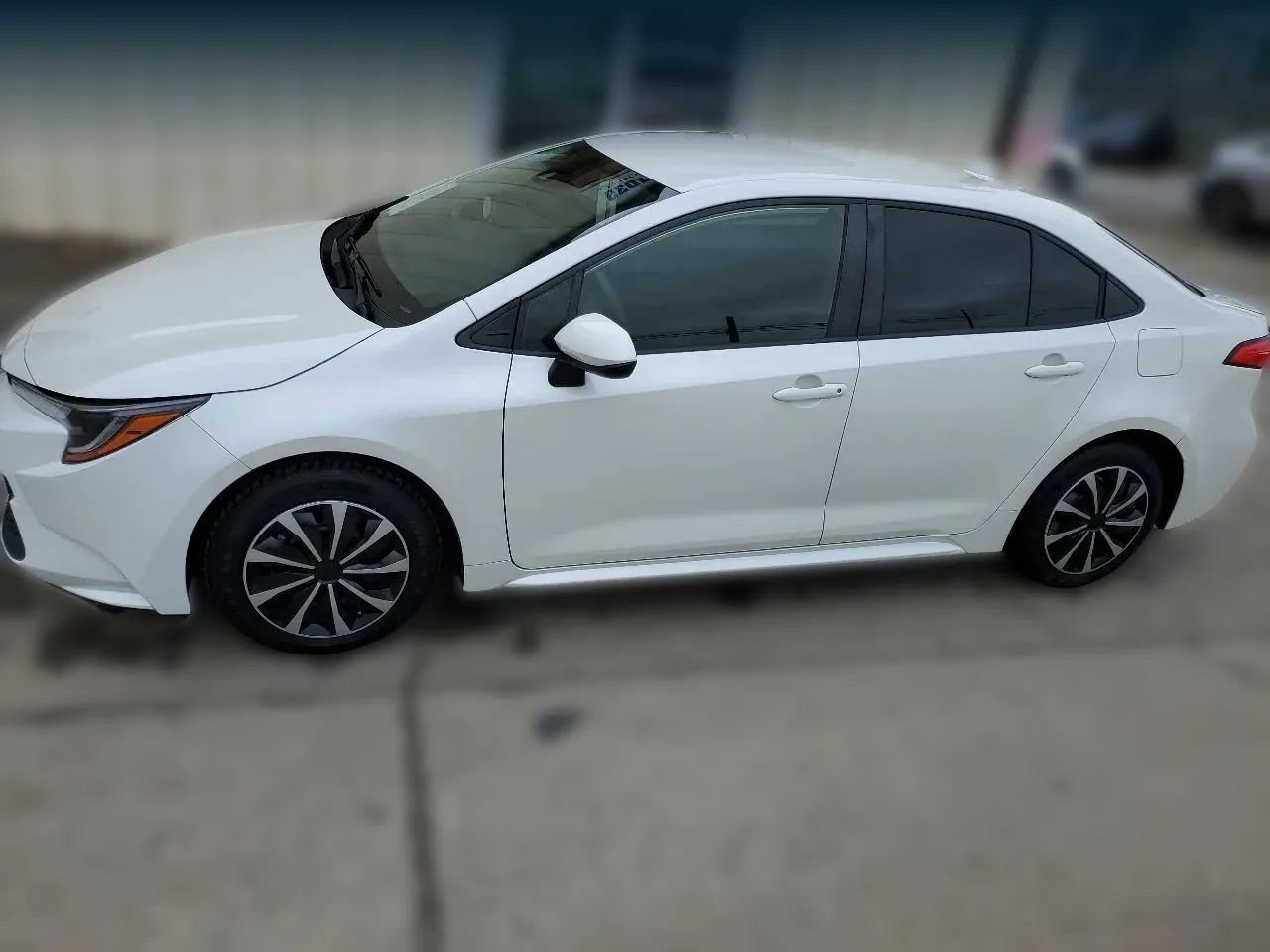 Used 2020 Toyota Corolla LE image 4