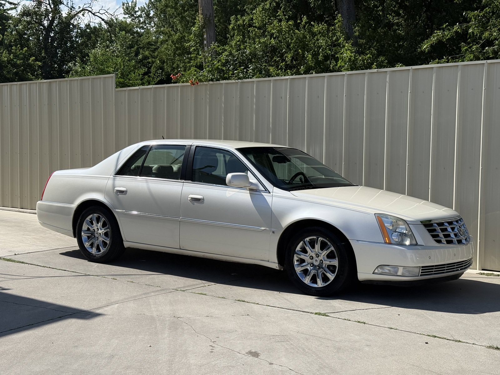 Used 2008 Cadillac DTS FWD image 9