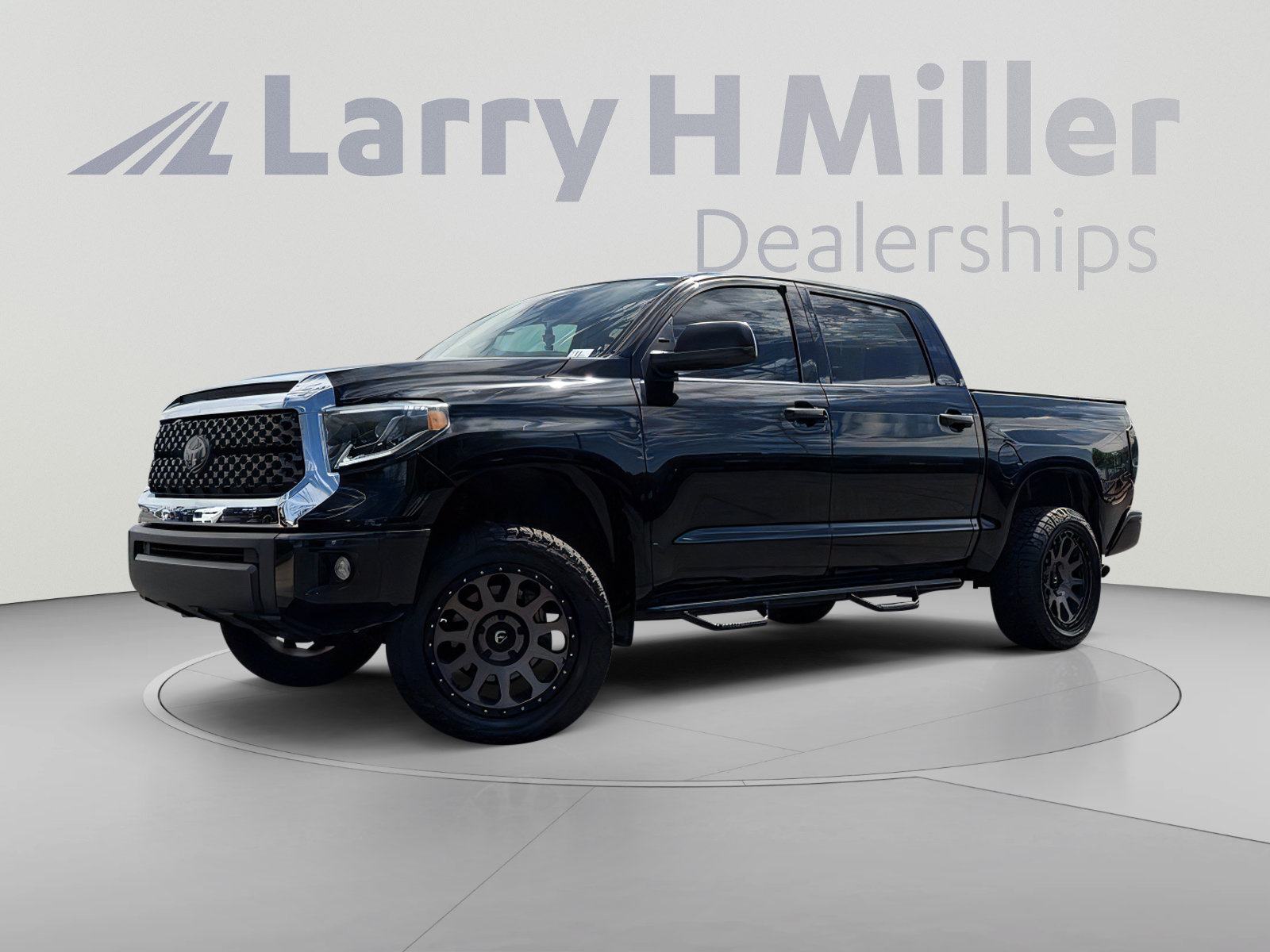 Used 2018 Toyota Tundra SR5 w/ SR5 Upgrade Package AWD/4WD image 2