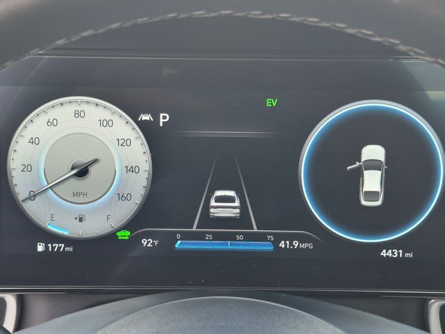 Used 2023 Hyundai Elantra Limited FWD image 9
