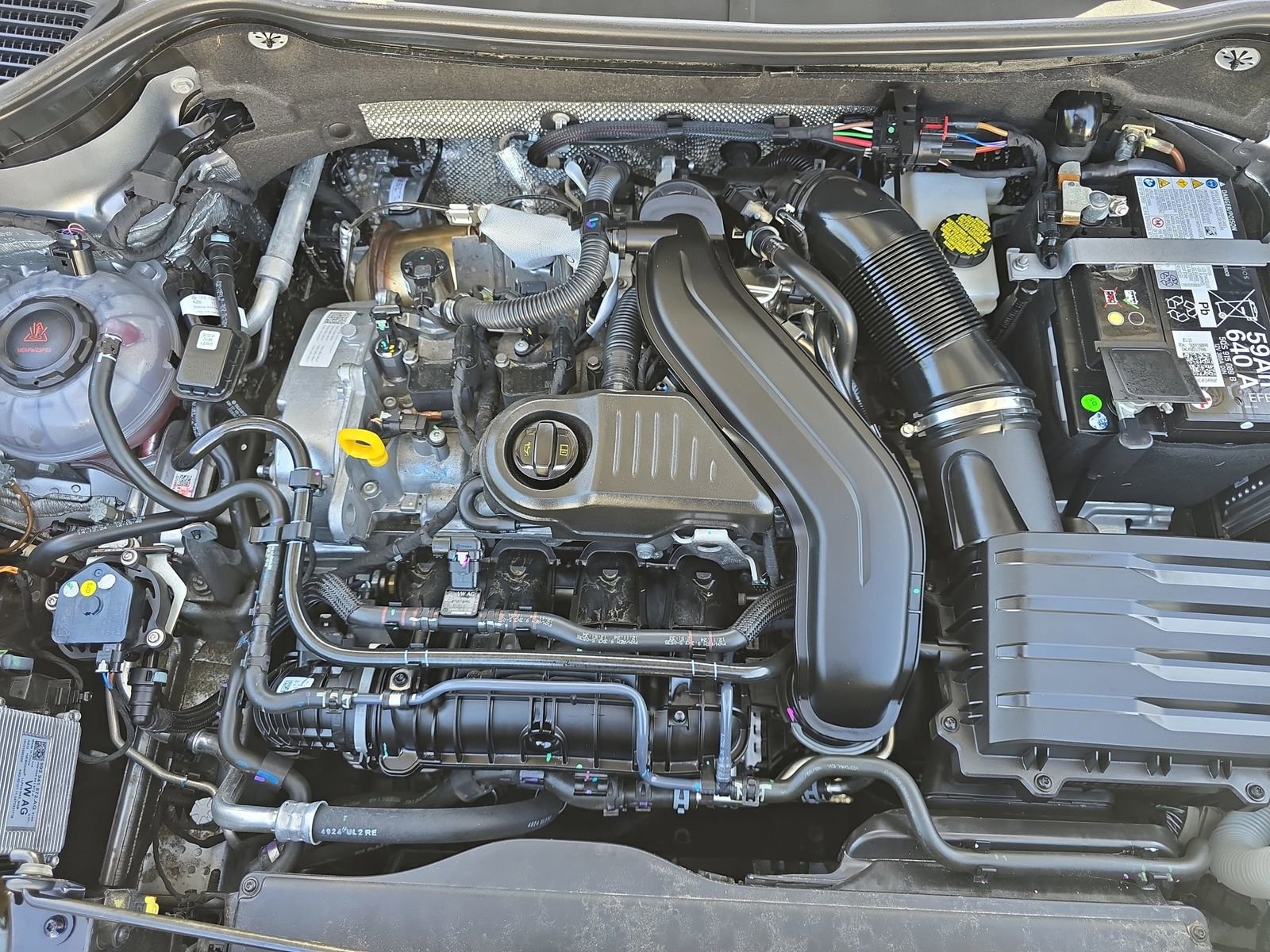 Used 2025 Volkswagen Taos SE image 34