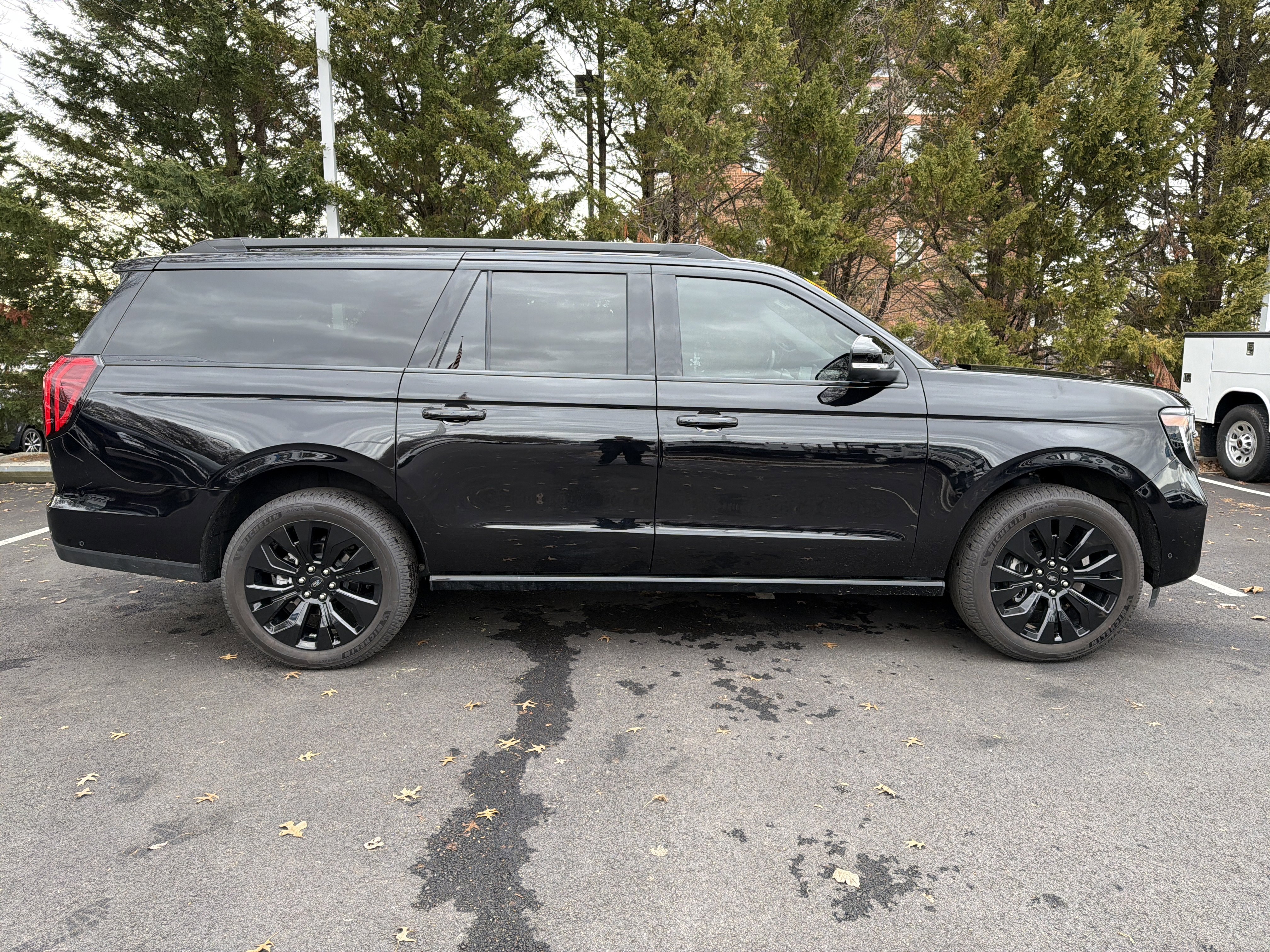 Used 2025 Ford Expedition Max Platinum w/ Stealth Appearance Package image 11