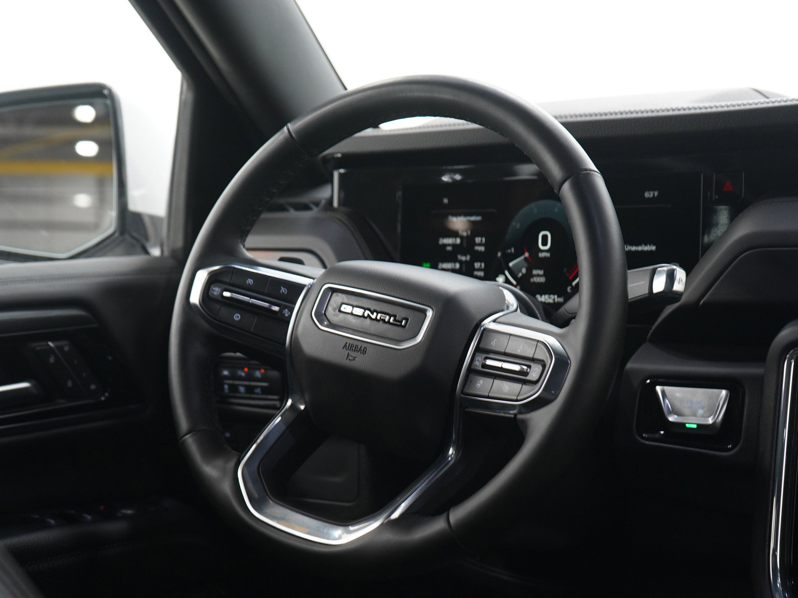 Used 2025 GMC Yukon Denali AWD/4WD image 15