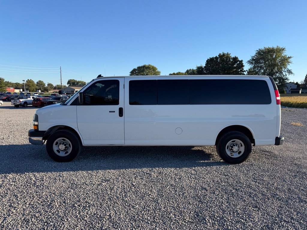 Used 2017 Chevrolet Express 3500 LT w/ LT Preferred Equipment Group RWD image 4