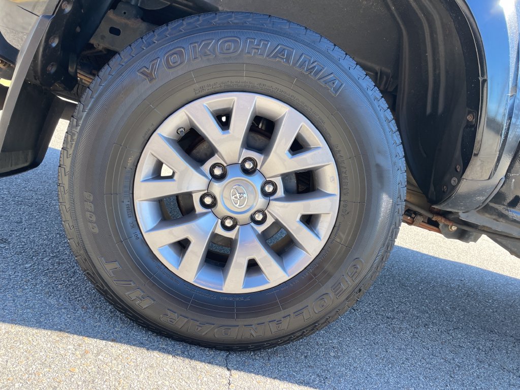 Certified 2019 Toyota Tacoma SR5 AWD/4WD image 12