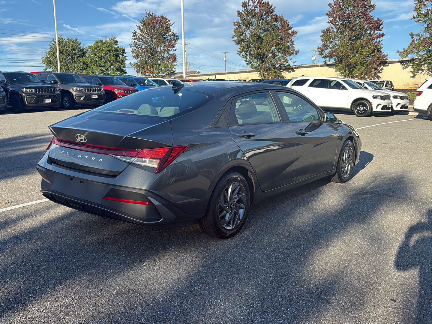 Used 2024 Hyundai Elantra SEL FWD image 5