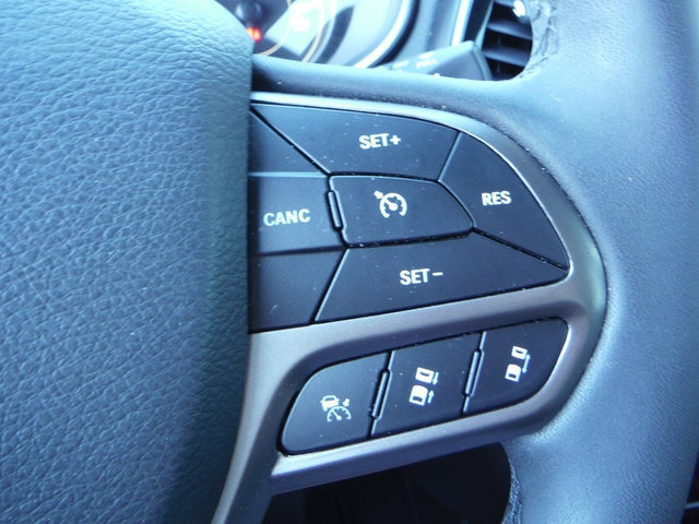 Certified 2022 Jeep Cherokee Limited AWD/4WD image 44