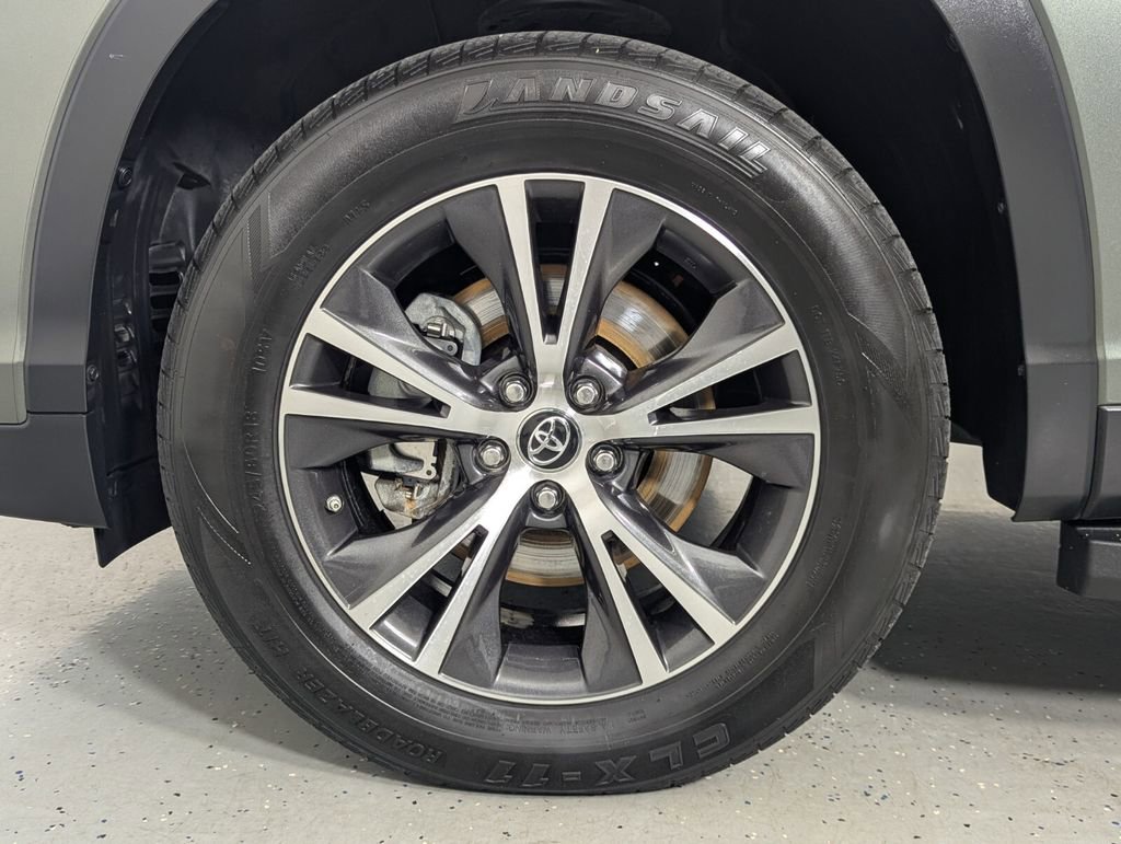 Used 2019 Toyota Highlander Plus FWD image 9