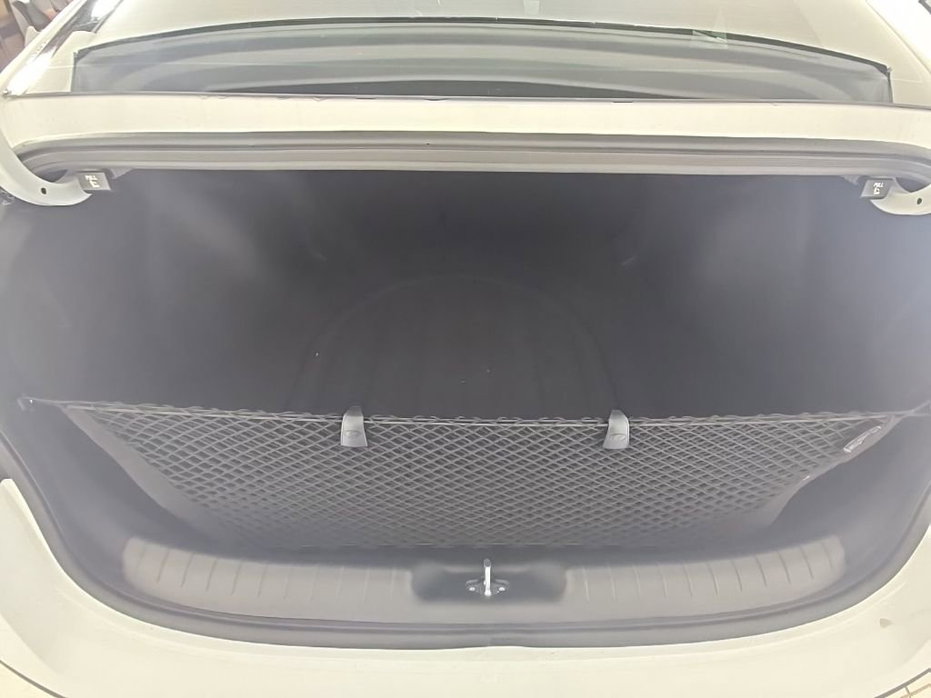 New 2026 Hyundai Elantra Limited FWD image 33