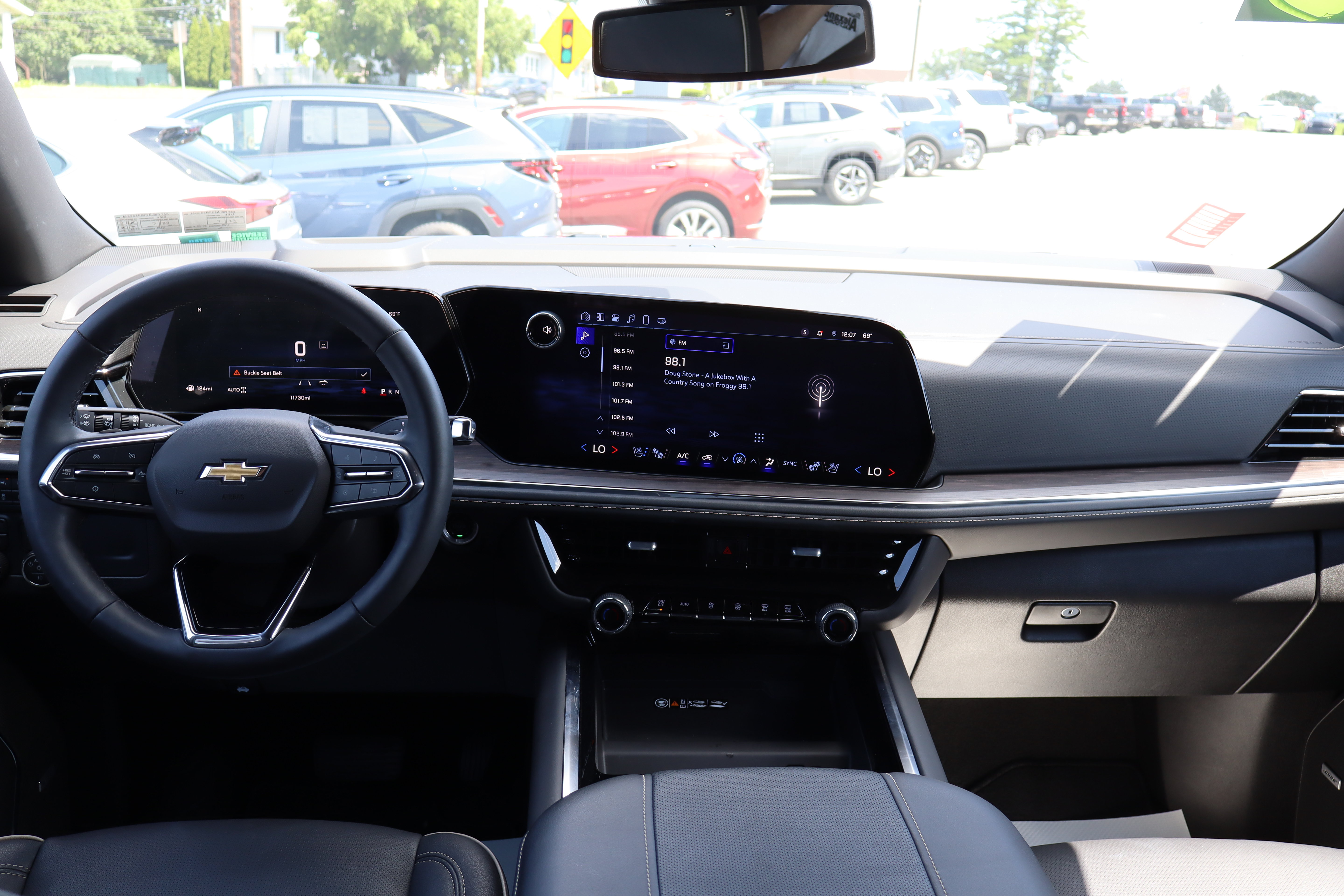 Used 2025 Chevrolet Tahoe Premier w/ LPO, Illumination Package AWD/4WD image 15