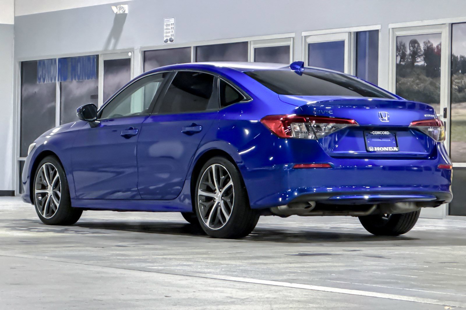 Used 2023 Honda Civic Touring image 3