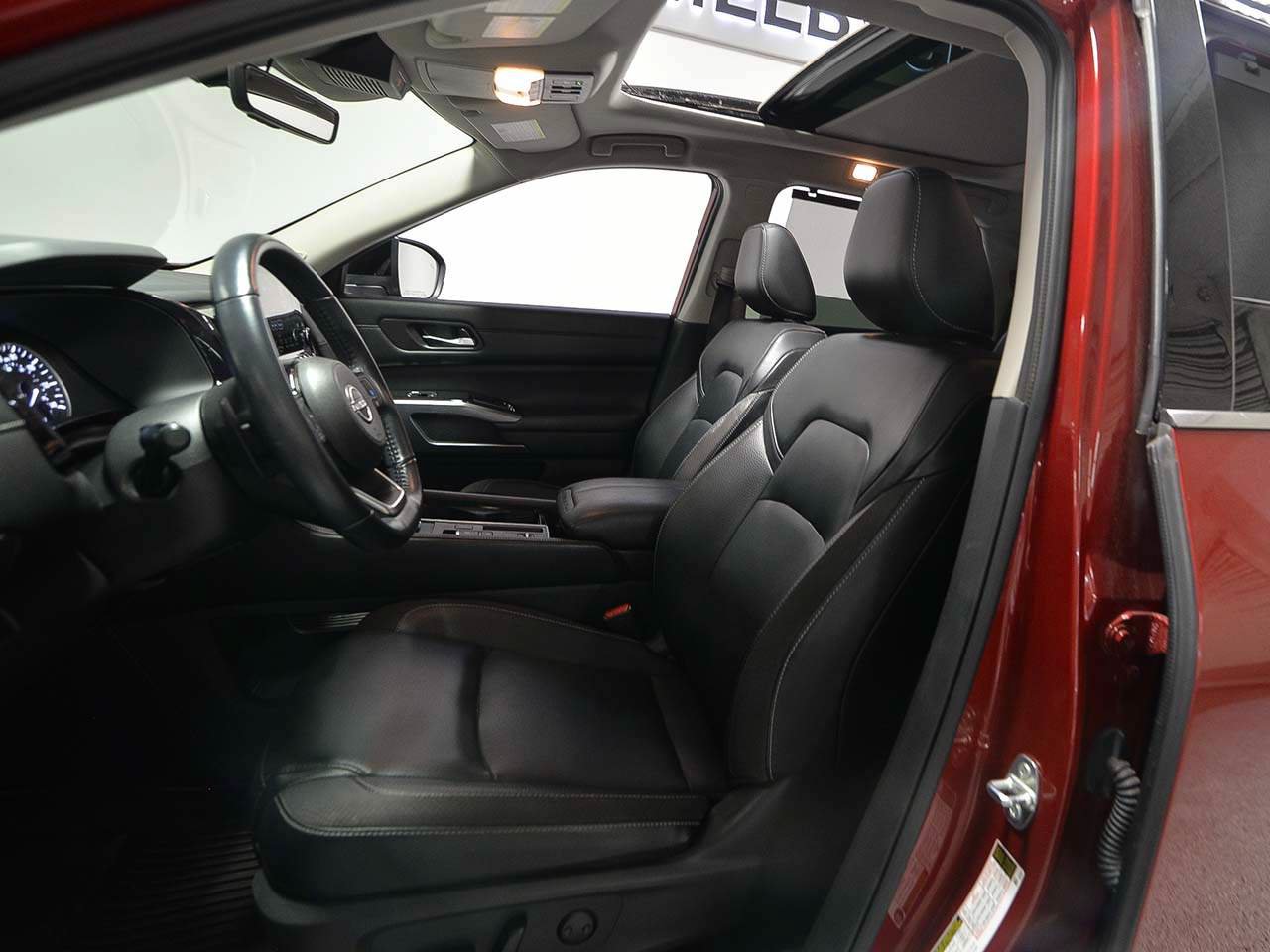 Used 2024 Nissan Pathfinder SL w/ SL Premium Package FWD image 8