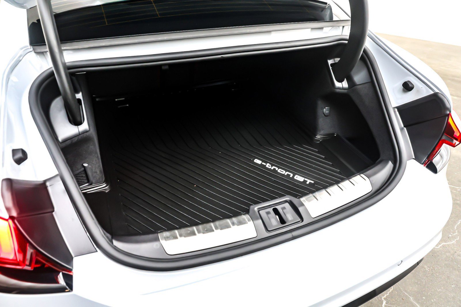 Used 2024 Audi RS e-tron GT image 23