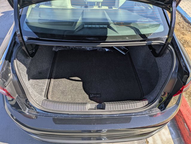 Certified 2023 Volkswagen Jetta SE w/ Panoramic Sunroof Package FWD image 6