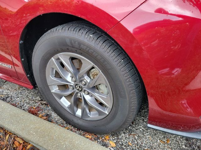 Used 2021 Toyota Sienna LE w/ LE Plus Package image 10