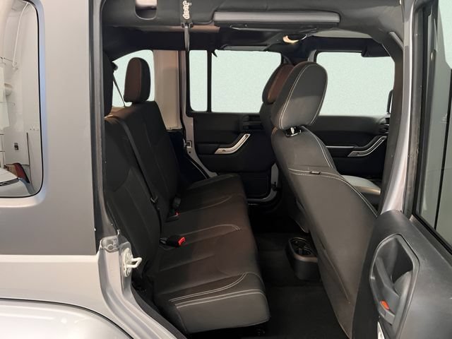 Used 2017 Jeep Wrangler Unlimited Sahara AWD/4WD image 7