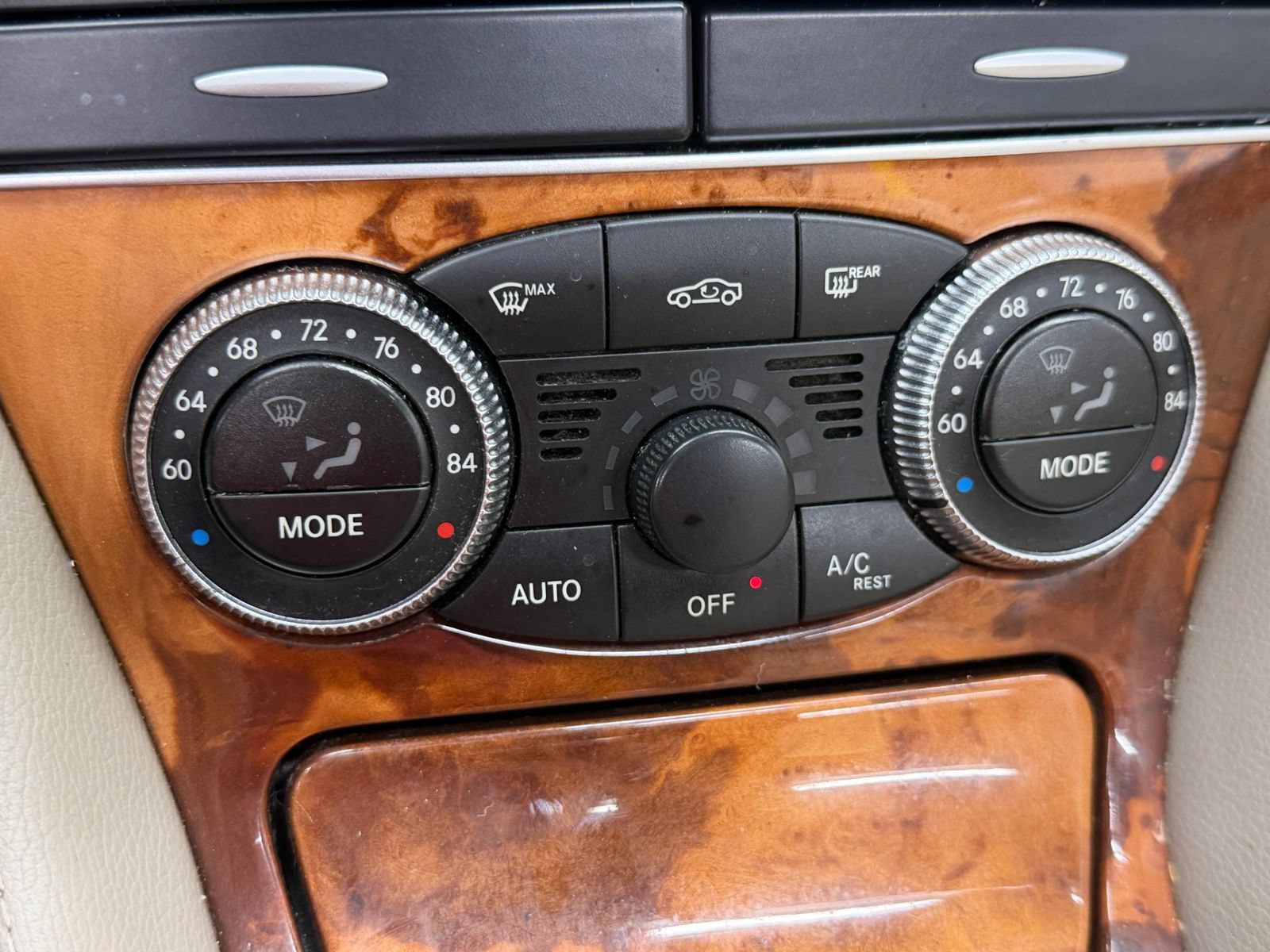 Used 2009 Mercedes-Benz SL 550 image 24