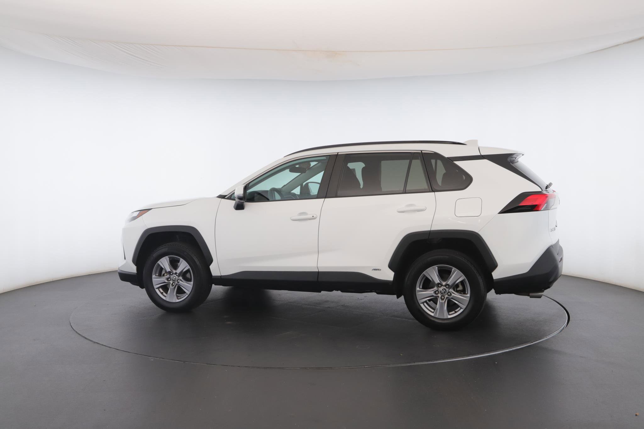 Used 2022 Toyota RAV4 XLE image 19