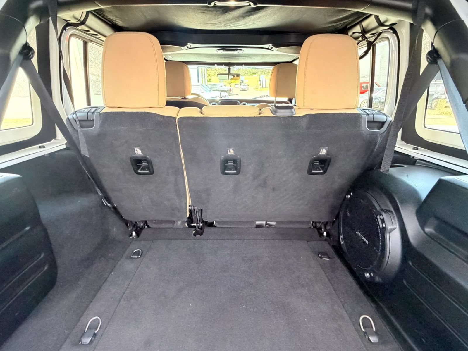 Used 2018 Jeep Wrangler Unlimited Sahara AWD/4WD image 22