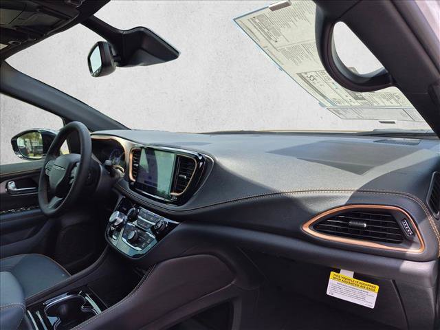 New 2027 Chrysler Pacifica Pinnacle w/ Theater Group FWD image 14