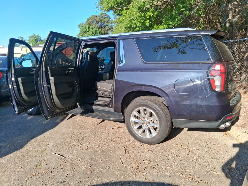 Used 2022 Chevrolet Suburban Premier AWD/4WD image 17