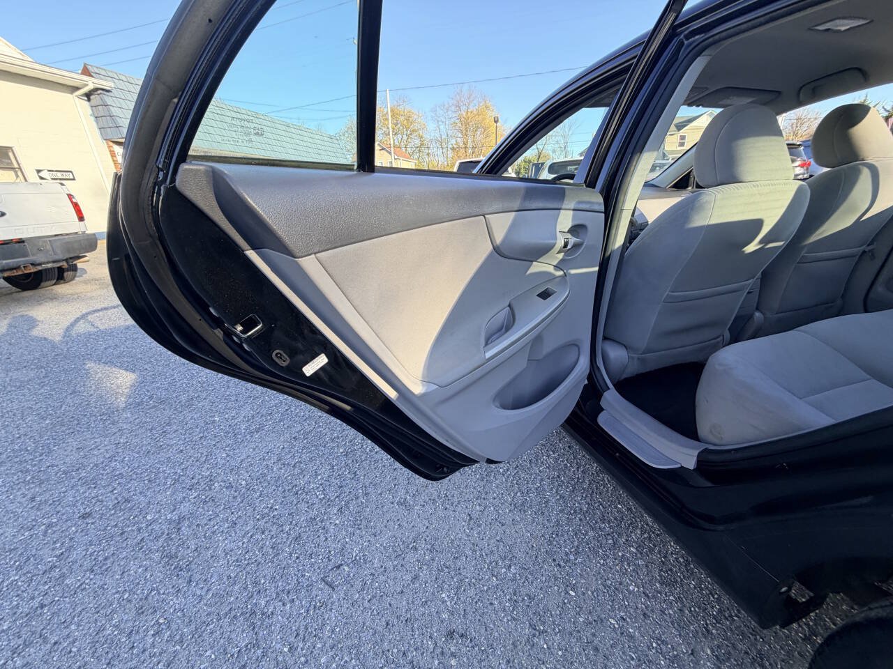 Used 2010 Toyota Corolla LE w/ All Weather Guard Pkg FWD image 26