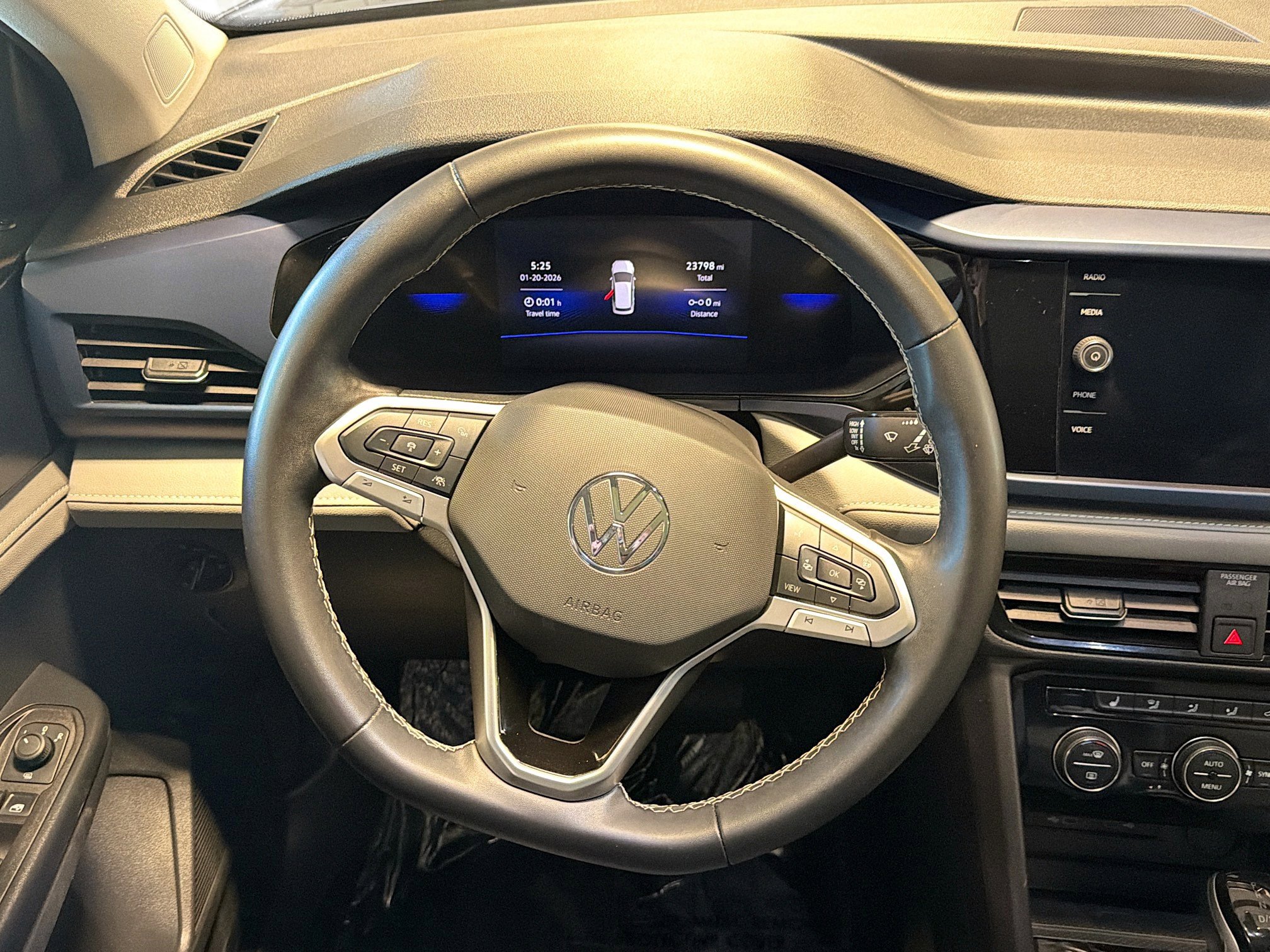 Used 2024 Volkswagen Taos SE image 18