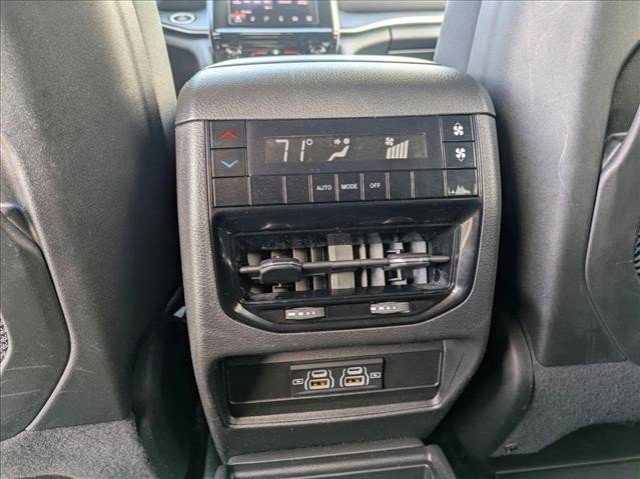 Used 2023 Jeep Grand Cherokee L Laredo image 17