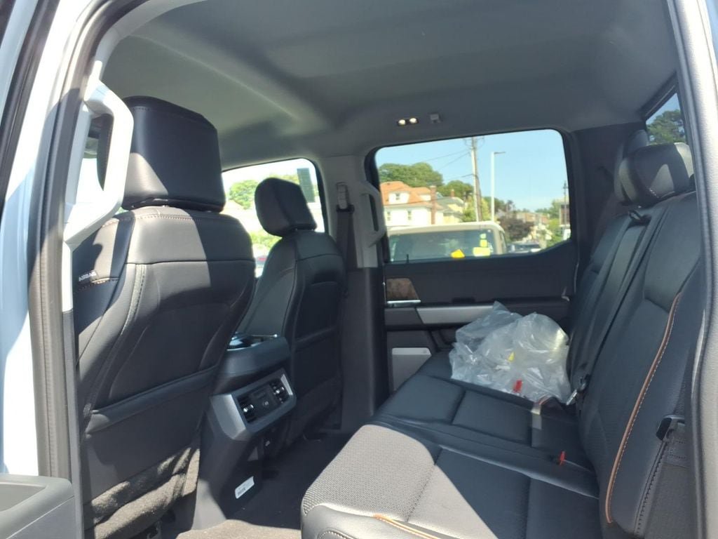 New 2026 Ford F250 Lariat w/ Black Appearance Package AWD/4WD image 9