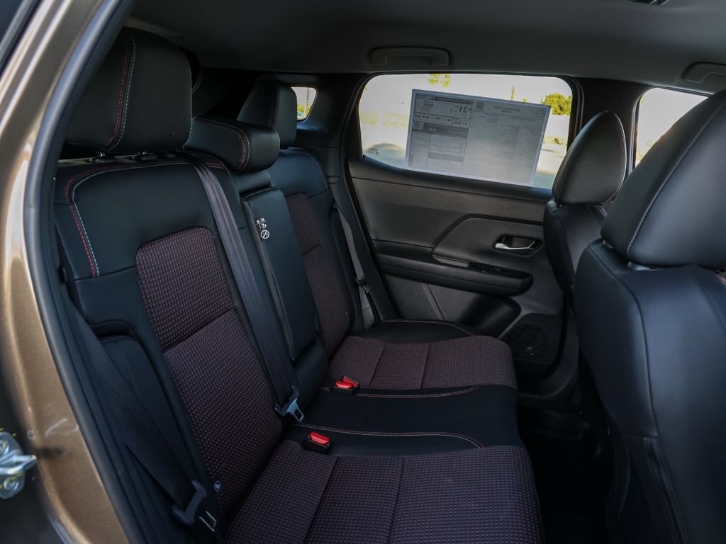 New 2026 Nissan Kicks SR FWD image 18