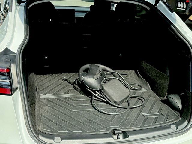 Used 2022 Tesla Model Y Long Range image 38