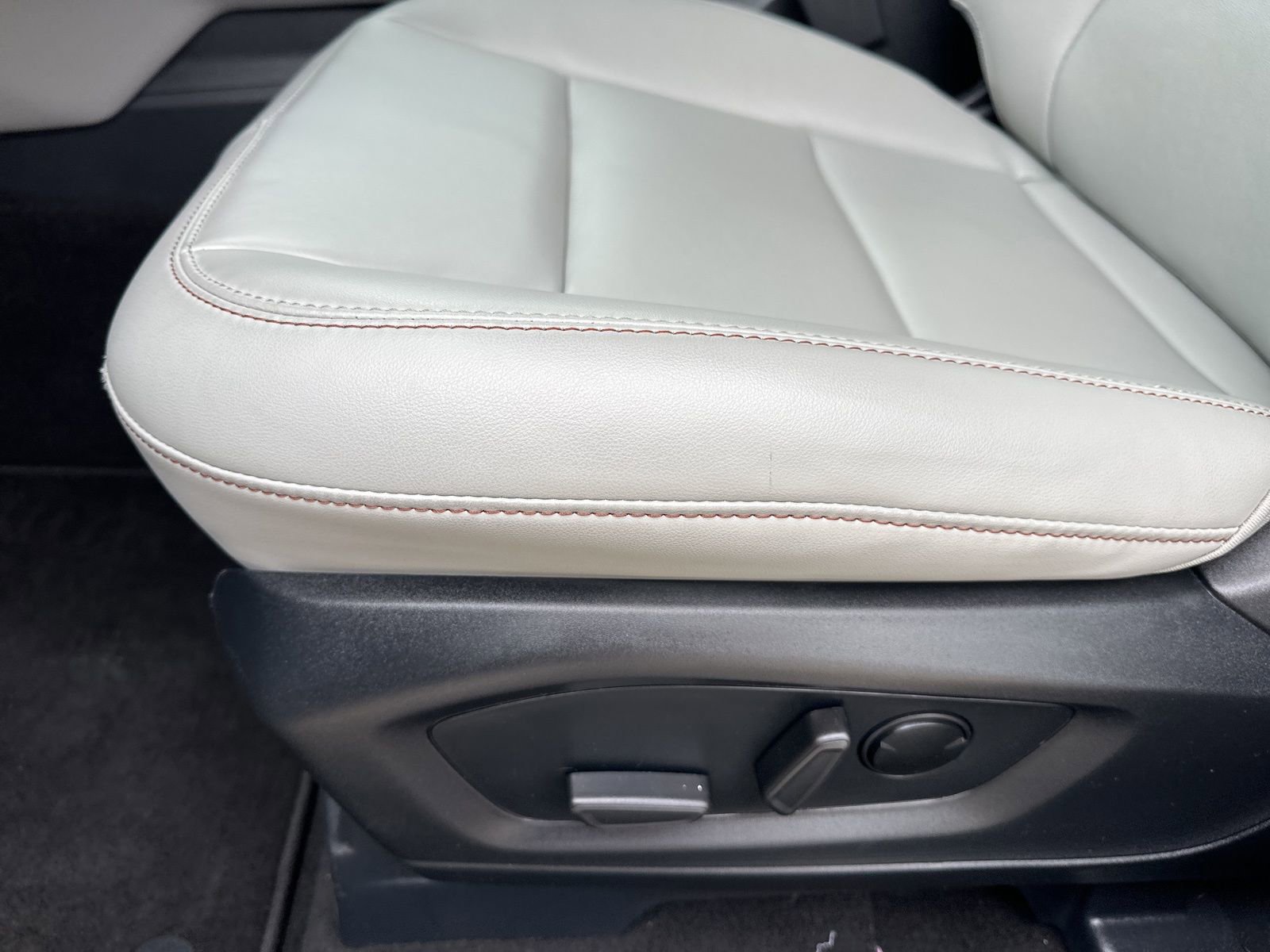 New 2025 Ford Explorer Active w/ Active Comfort Package RWD image 7