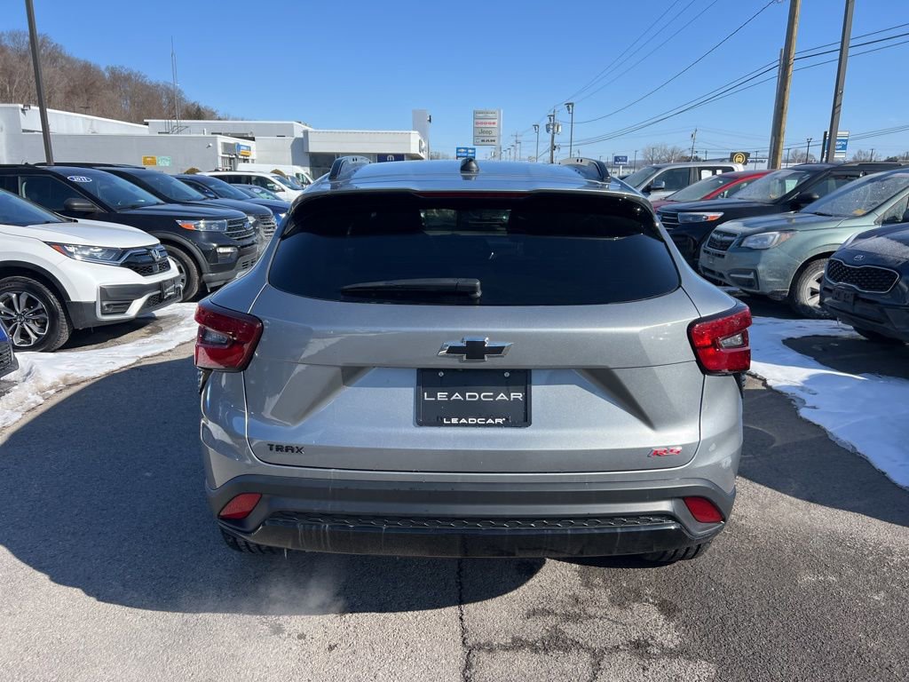 Used 2024 Chevrolet Trax RS w/ Sunroof Package image 4
