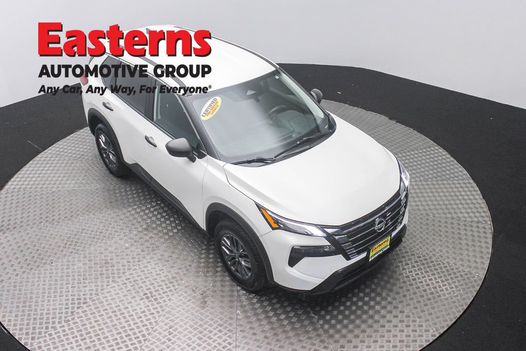 Used 2024 Nissan Rogue S AWD/4WD image 3
