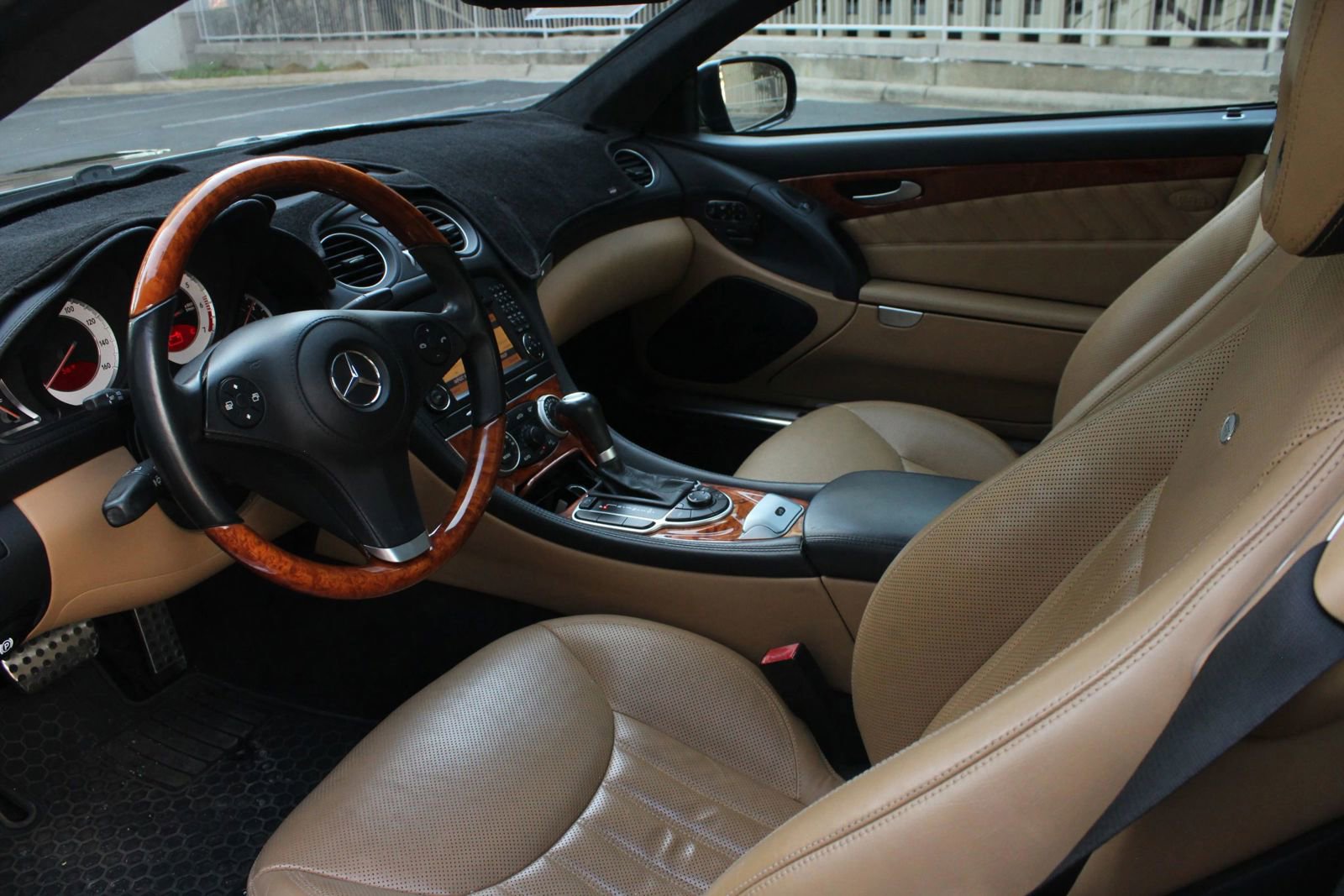 Used 2011 Mercedes-Benz SL 550 image 15