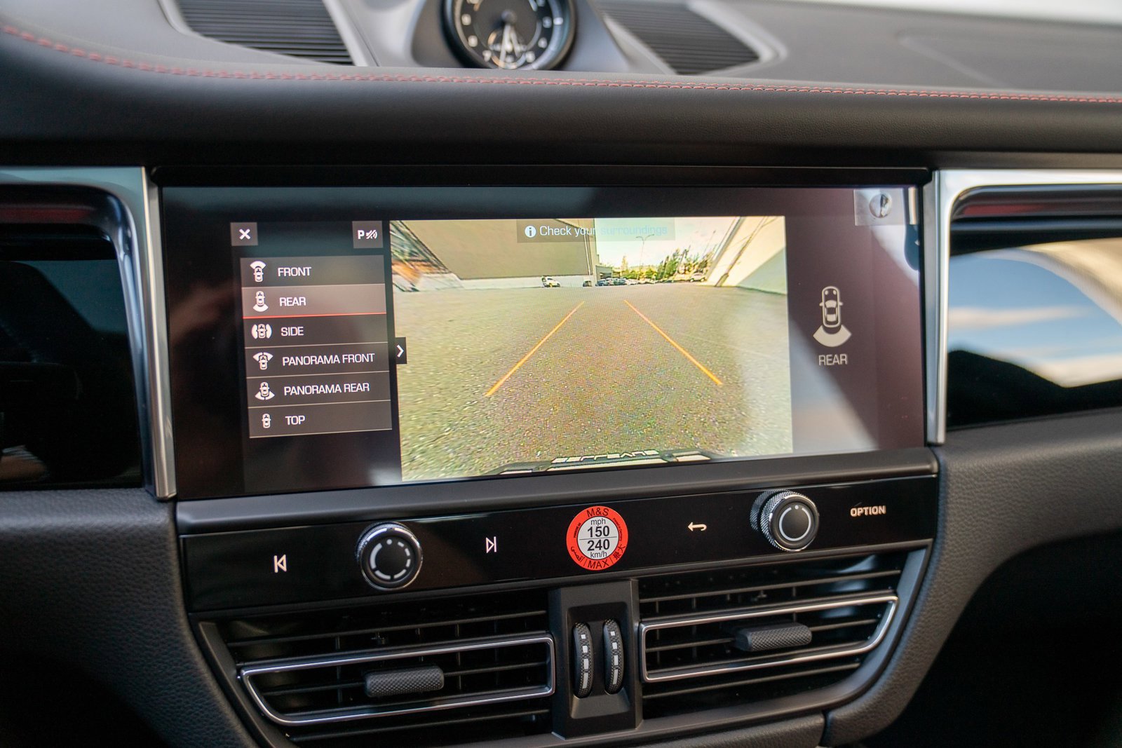 Certified 2025 Porsche Macan image 17