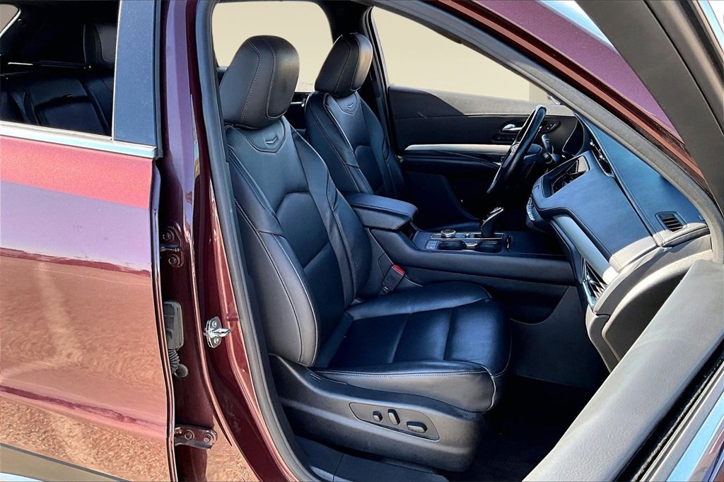 Used 2023 Cadillac XT4 Premium Luxury image 7