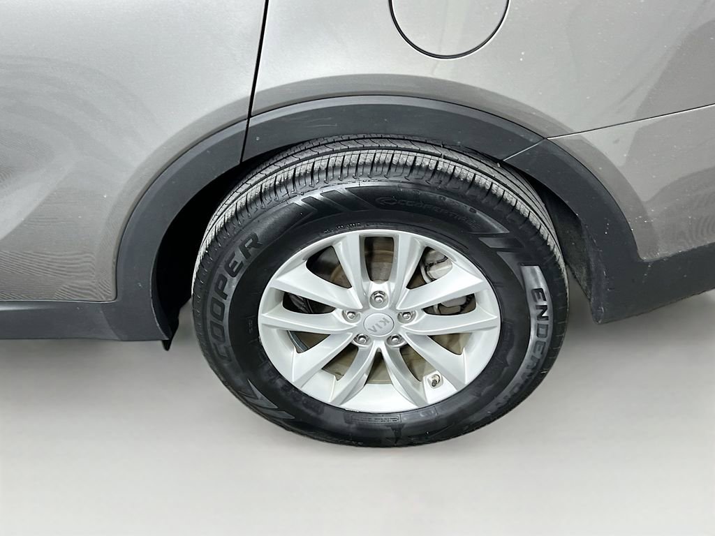 Used 2017 Kia Sorento L image 23