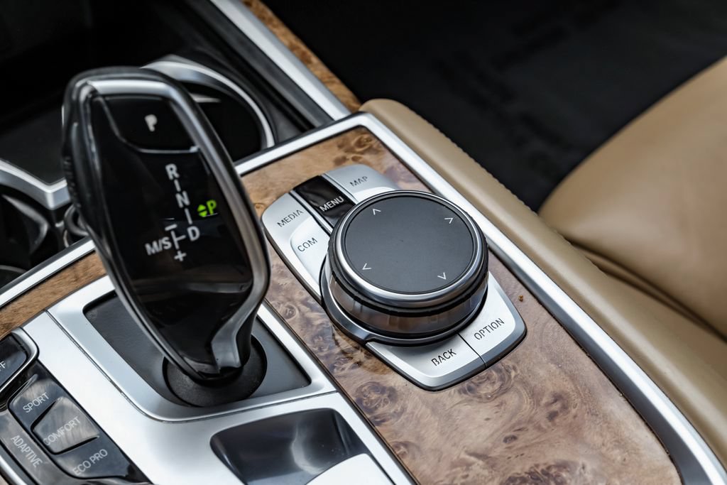 Used 2019 BMW 750i xDrive w/ M Sport Package AWD/4WD image 28
