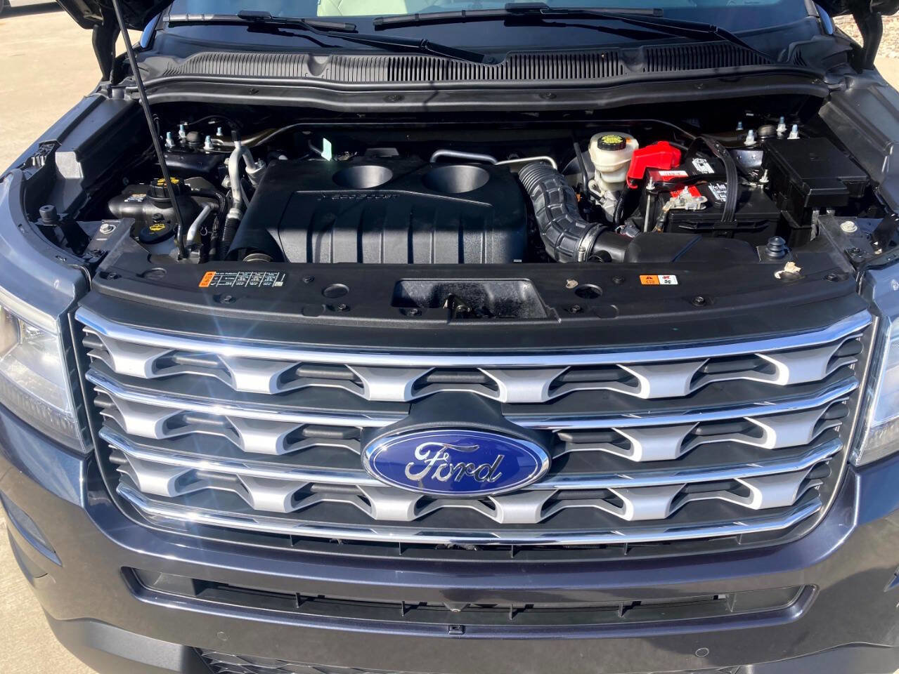 Used 2017 Ford Explorer Limited w/ Equipment Group 301A FWD image 26