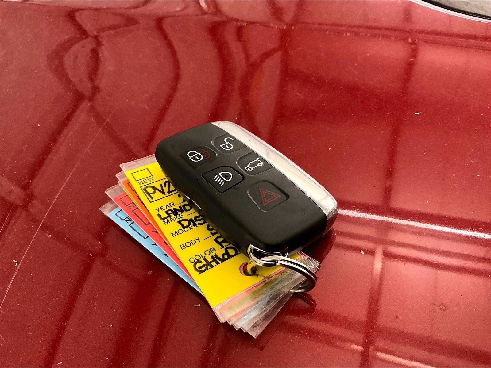 Used 2016 Land Rover Discovery Sport SE image 9