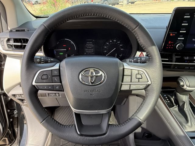 Certified 2024 Toyota Sienna XLE FWD image 13