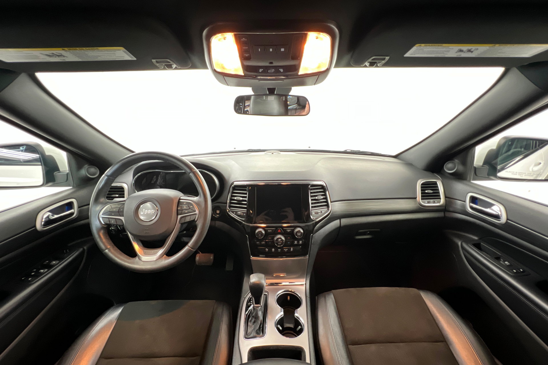 Used 2021 Jeep Grand Cherokee Laredo X image 9